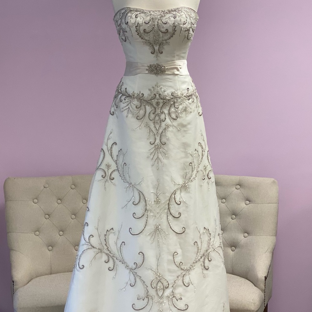 Brand new Casablanca Wedding Gown
